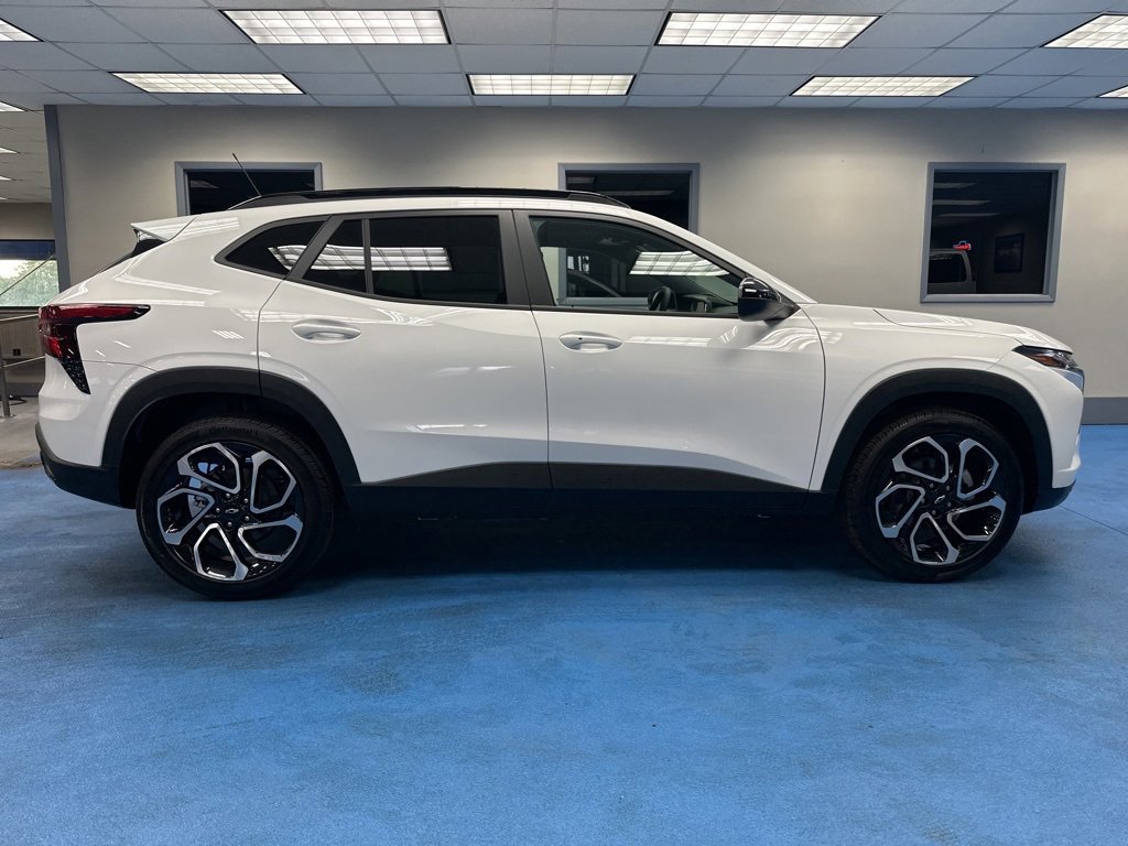 New 2025 Chevrolet Trax RS w/ Sunroof Package image 3