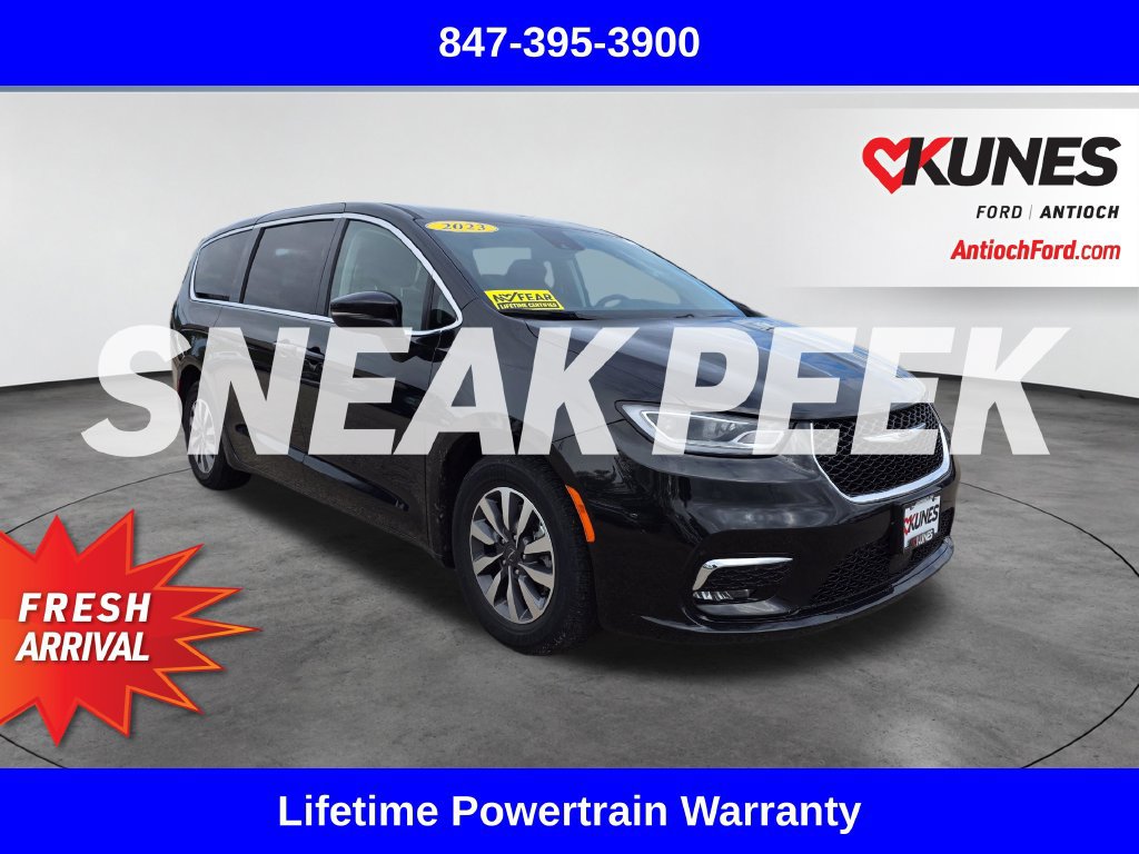 Used 2023 Chrysler Pacifica Touring-L