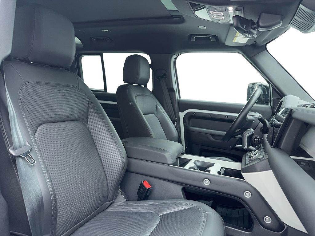 Used 2025 Land Rover Defender 110 S image 38