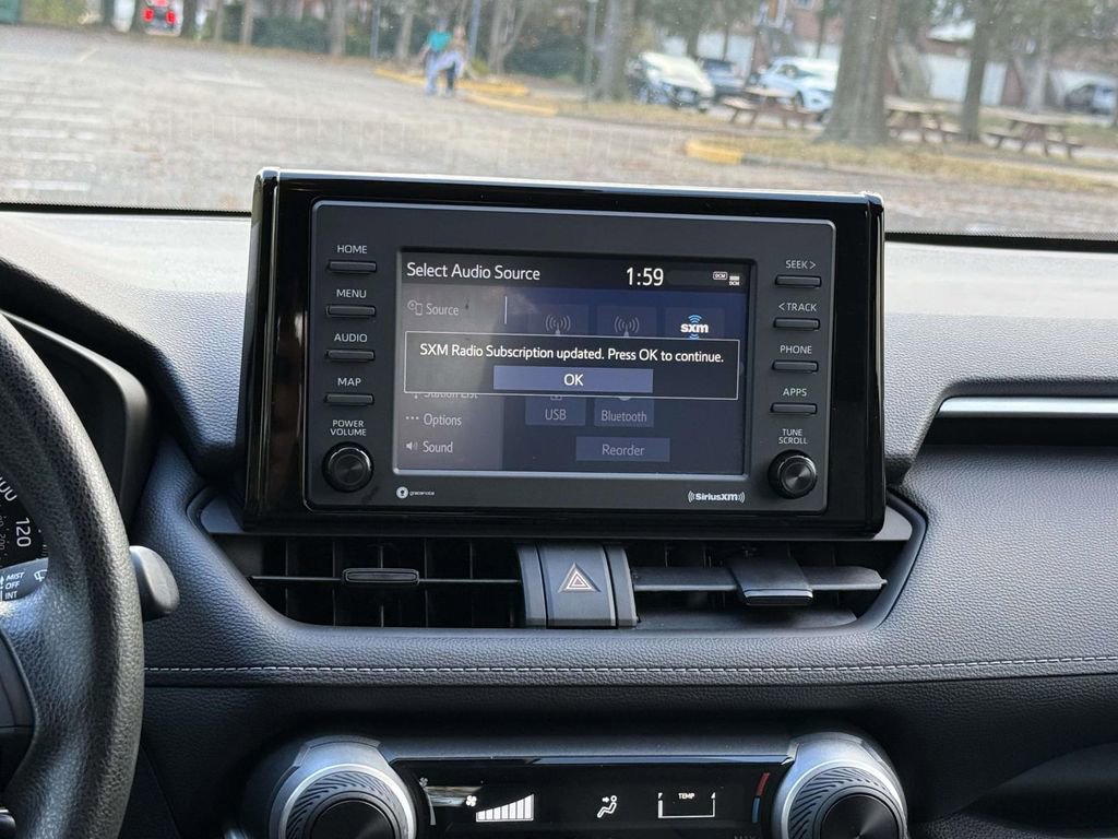 Used 2021 Toyota RAV4 LE image 10