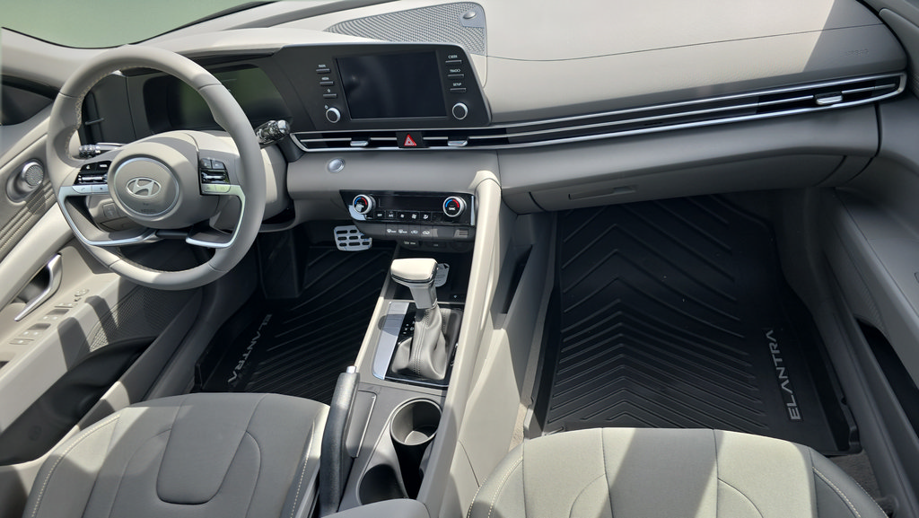 New 2026 Hyundai Elantra Sport FWD image 11