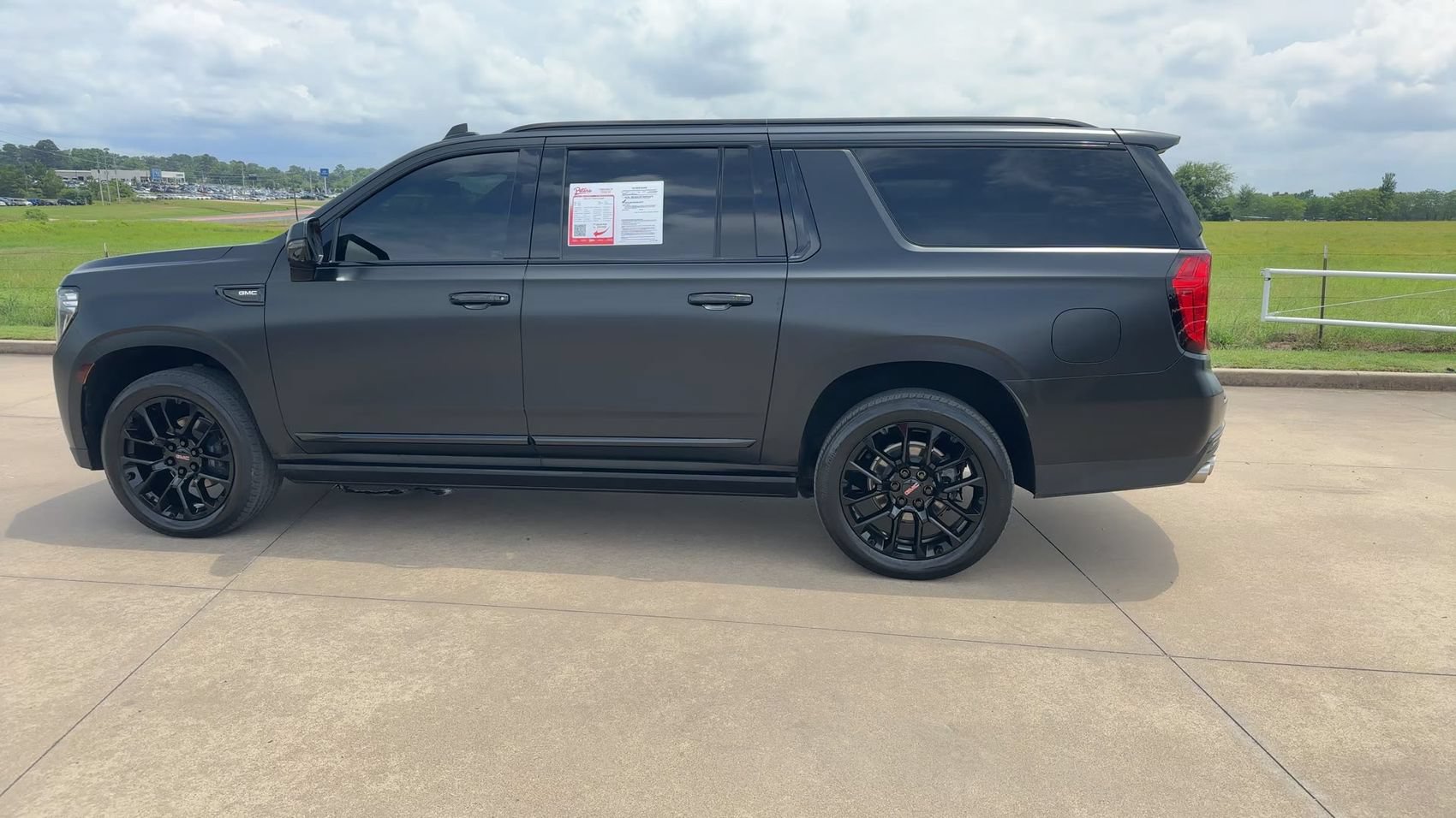 Used 2023 GMC Yukon XL Denali w/ LPO, Floor Liner Package AWD/4WD image 6