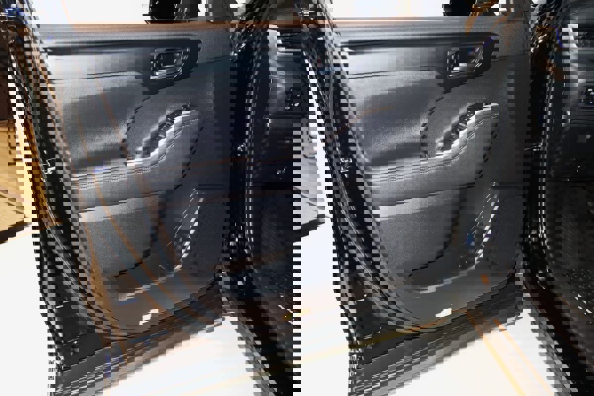 Used 2023 Toyota Highlander L image 32