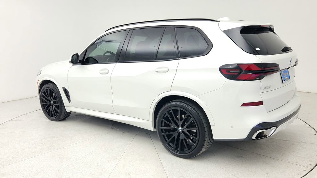 Used 2024 BMW X5 xDrive40i w/ M Sport Package image 6