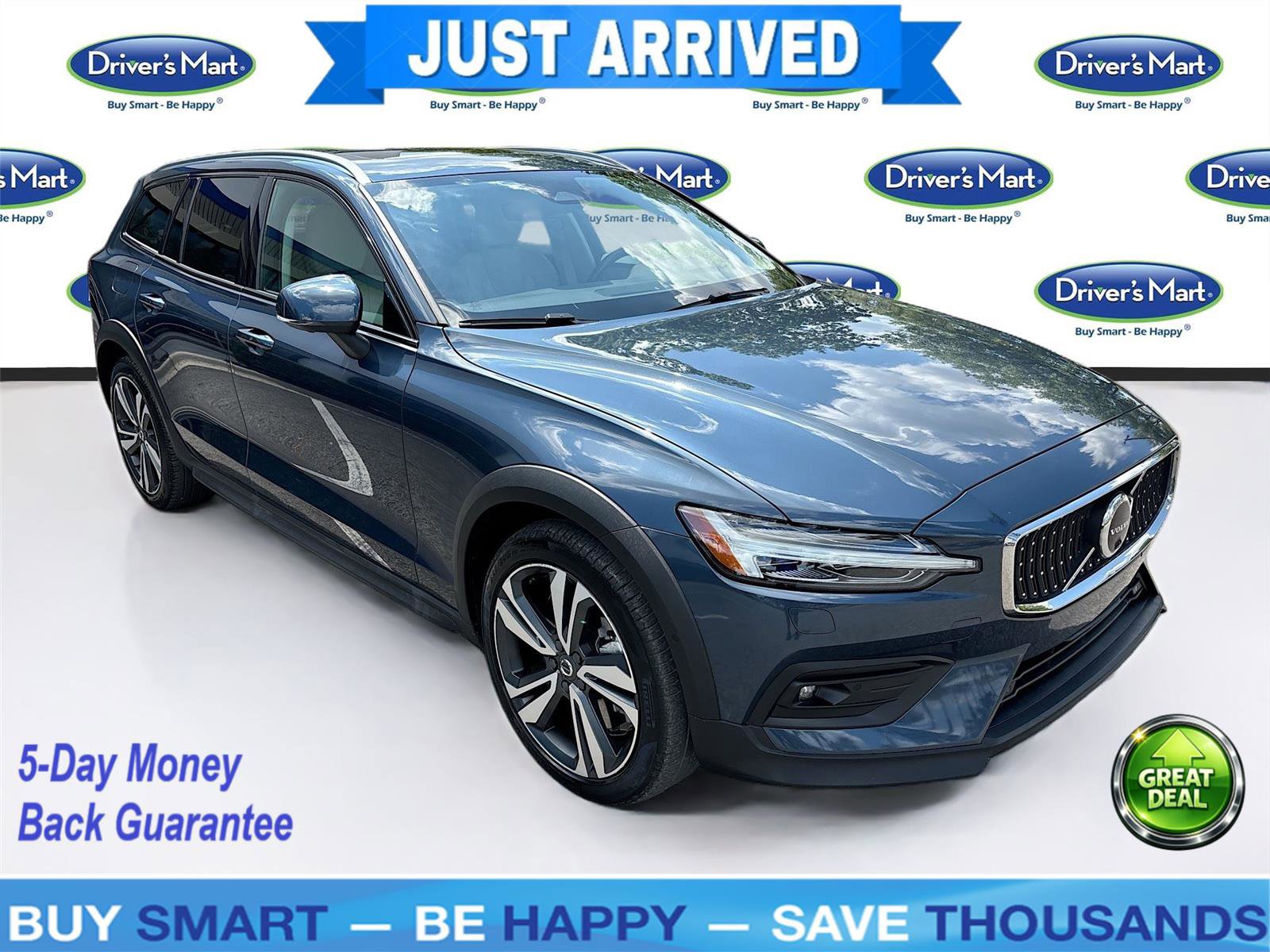 Used 2025 Volvo V60 B5 Cross Country Plus image 1