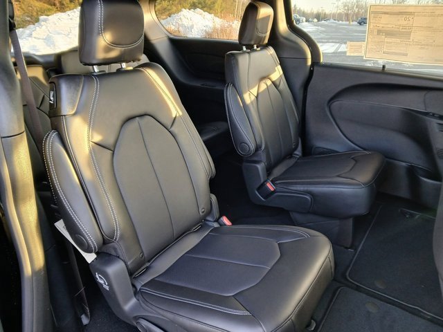 New 2026 Chrysler Pacifica Select image 31