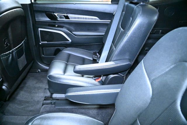 Used 2025 Kia Telluride EX w/ EX Captain's Chair Package image 41