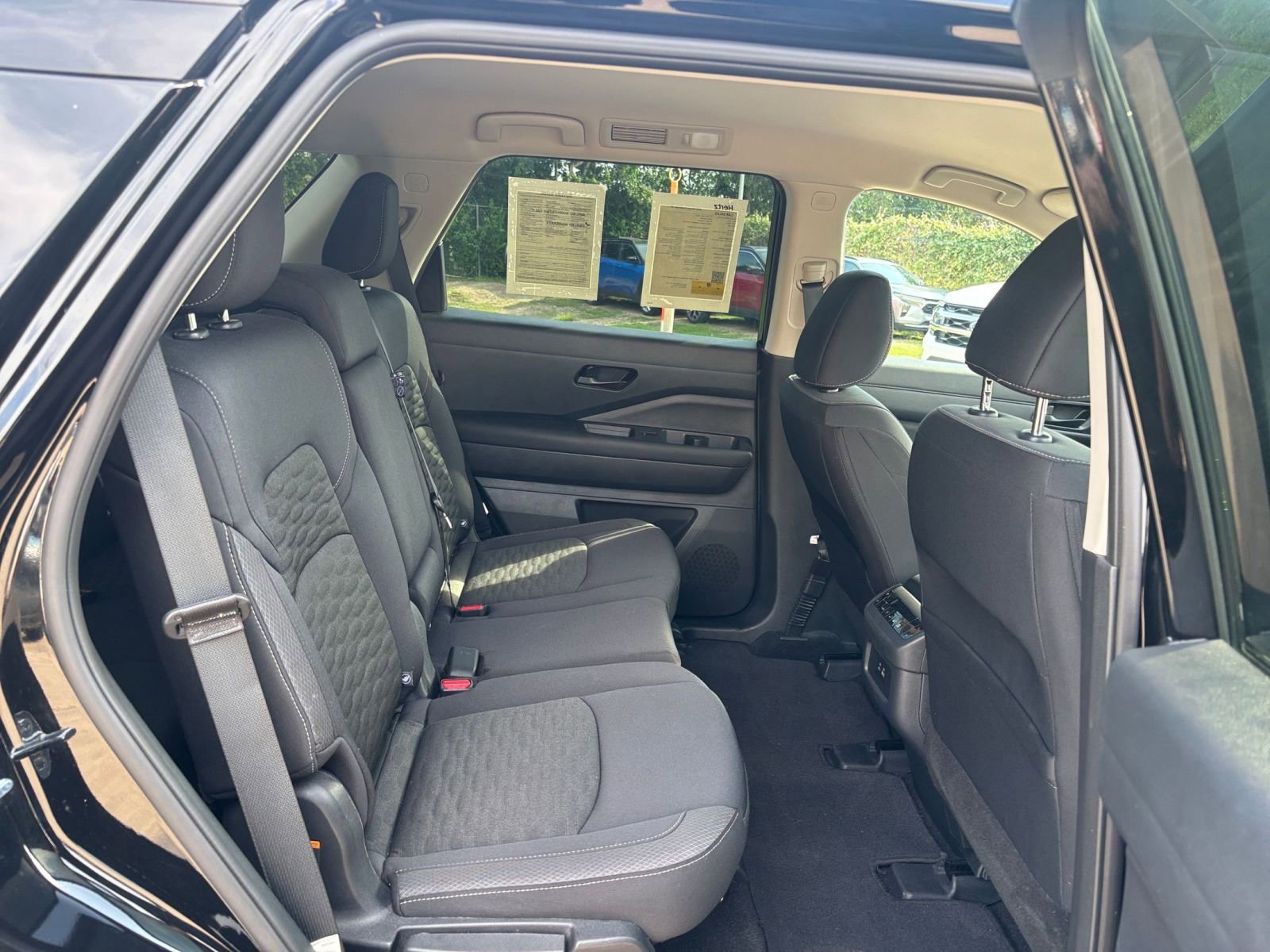 Used 2025 Nissan Pathfinder SV FWD image 28