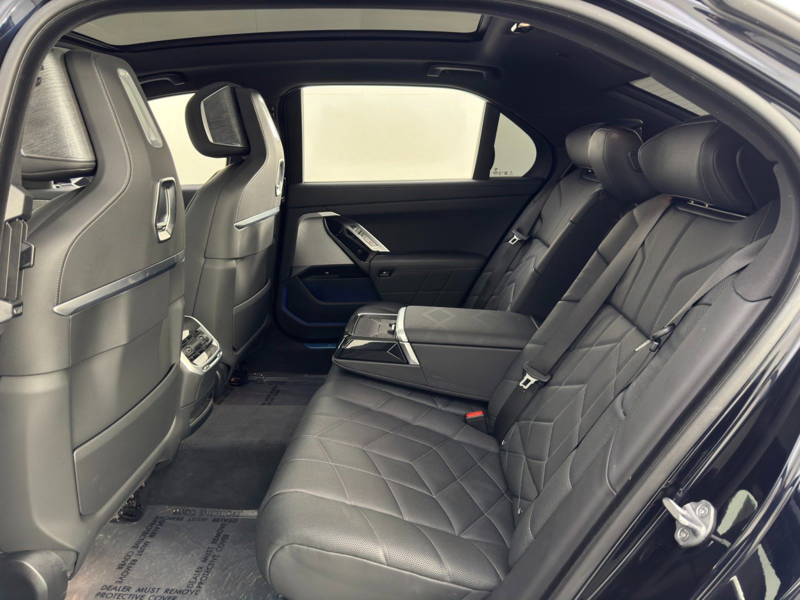 Used 2024 BMW i7 eDrive50 w/ Premium Package image 51