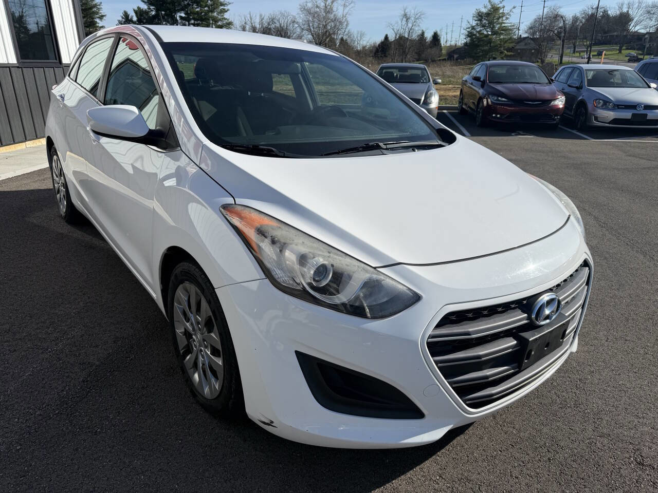 Used 2017 Hyundai Elantra GT FWD image 4