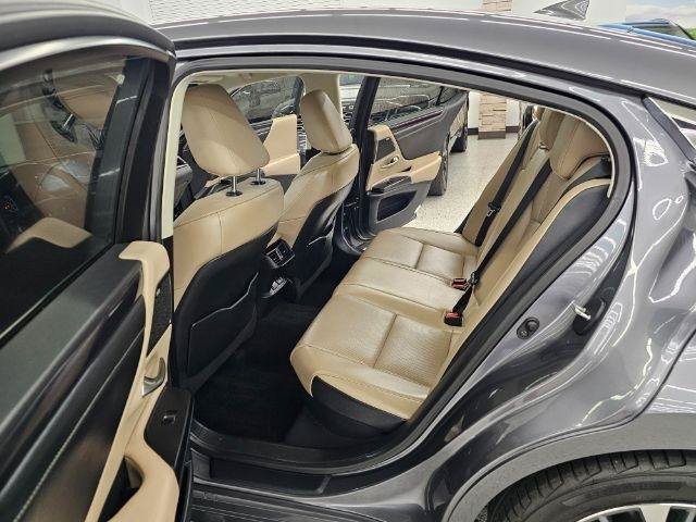 Used 2021 Lexus ES 300h w/ Premium Package FWD image 30