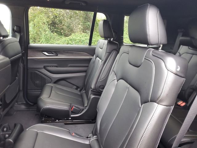 New 2025 Jeep Grand Cherokee L Limited w/ Black Appearance Package image 10
