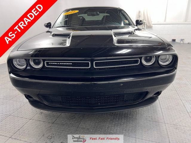 Used 2016 Dodge Challenger SXT image 2