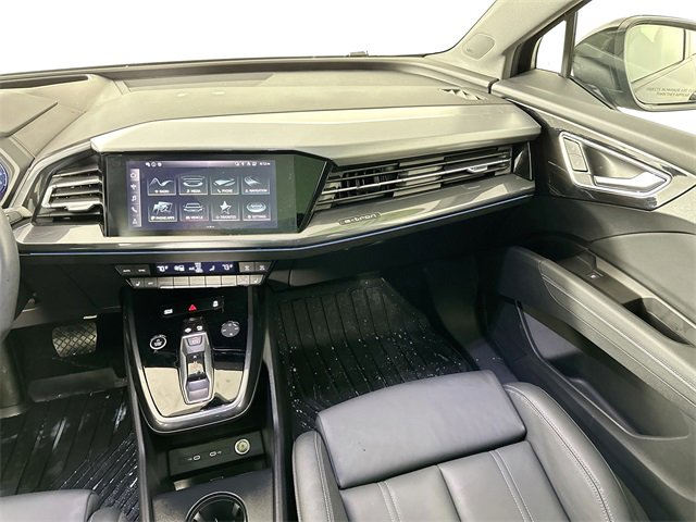 Used 2022 Audi Q4 e-tron Prestige image 27
