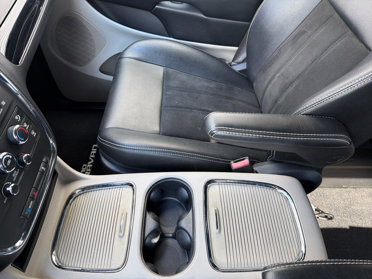 Used 2019 Dodge Grand Caravan SXT FWD image 19