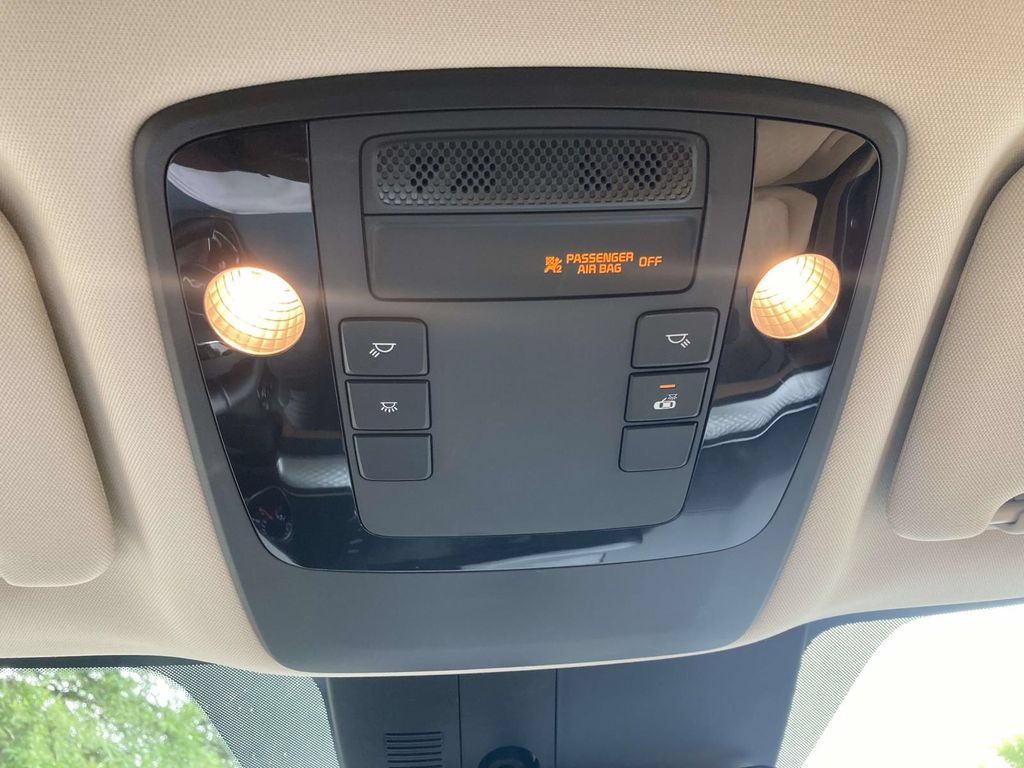 Used 2024 Kia Carnival LX FWD image 18
