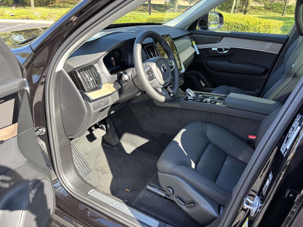 New 2026 Volvo XC90 B6 Plus w/ Protection Package Premier image 24