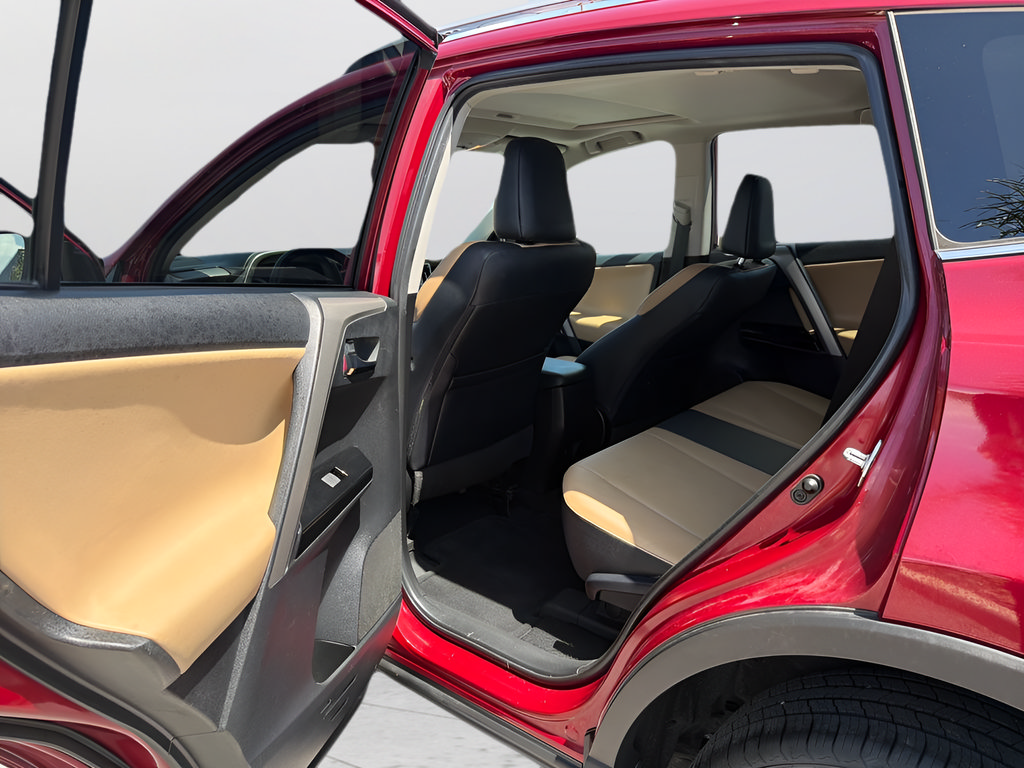 Used 2018 Toyota RAV4 Limited FWD image 18