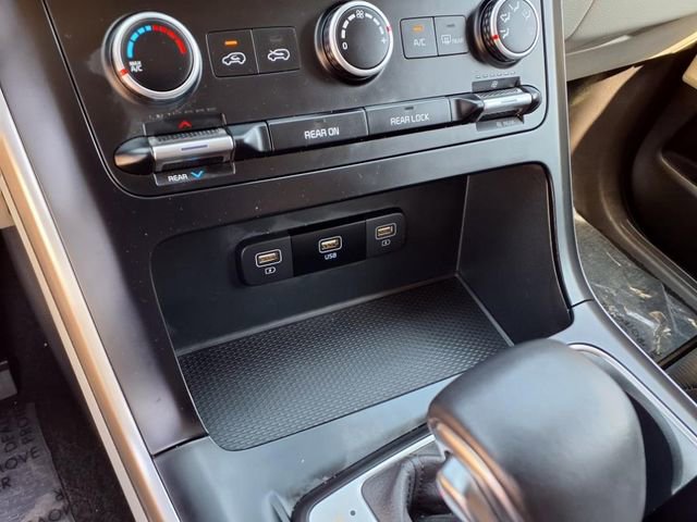 Used 2024 Kia Carnival LX image 20