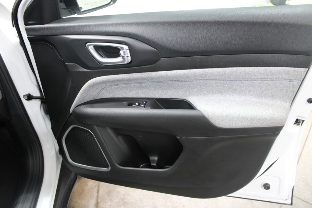 Used 2024 Jeep Compass Latitude image 21