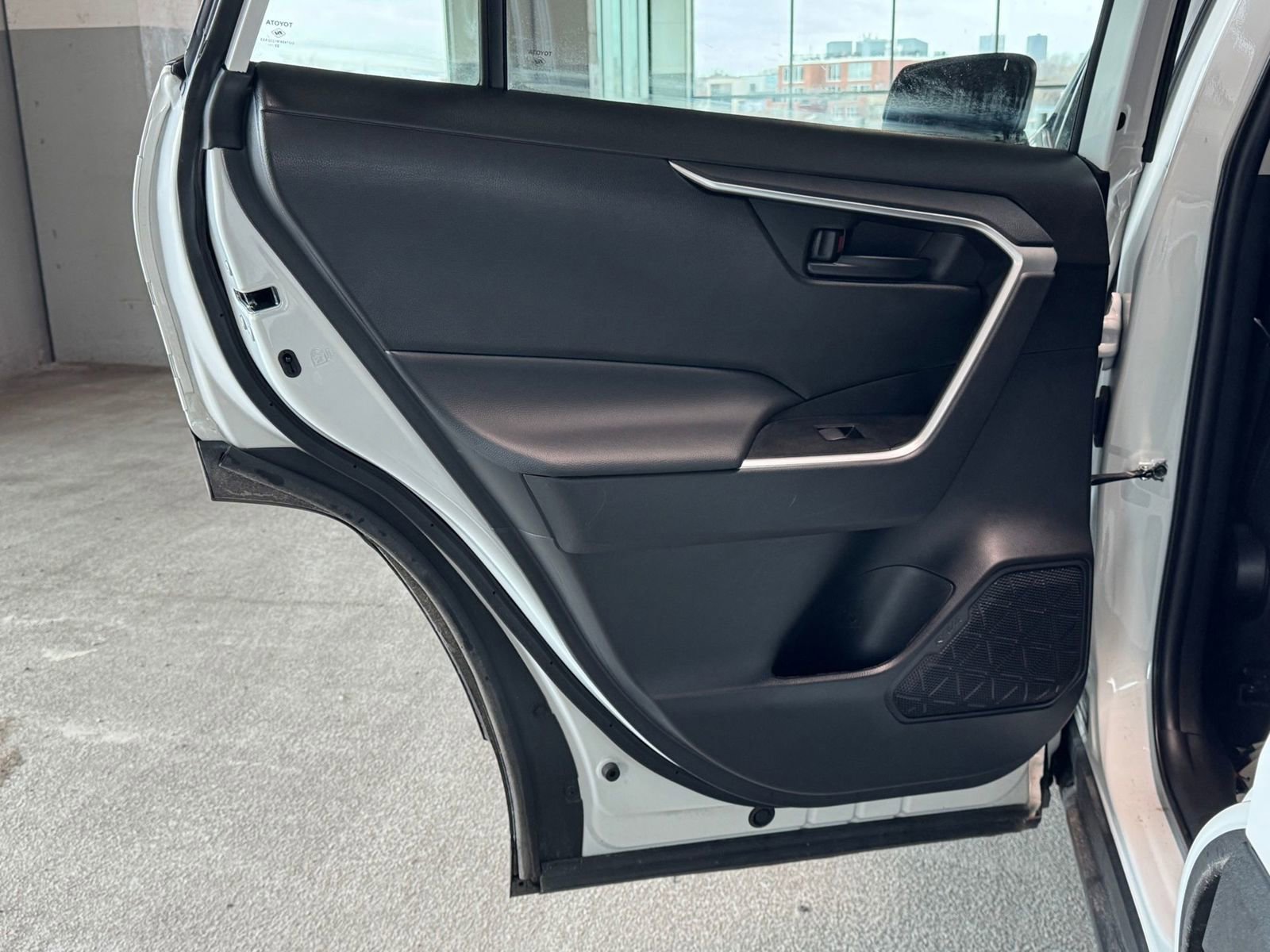 Used 2023 Toyota RAV4 LE image 33