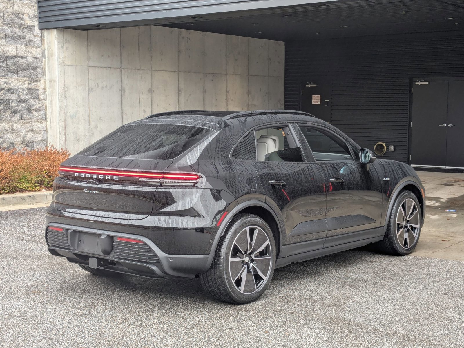 New 2026 Porsche Macan 4 Electric image 9