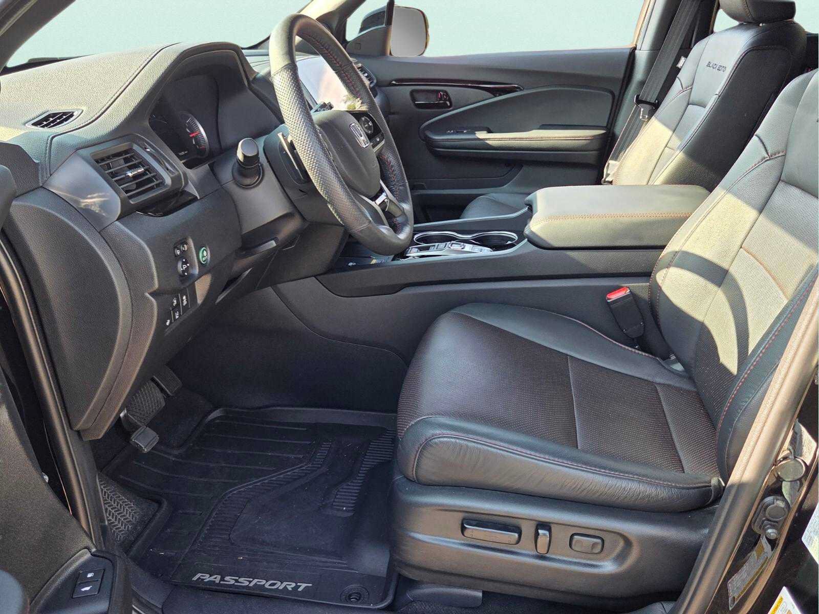 Used 2025 Honda Passport Black Edition image 4