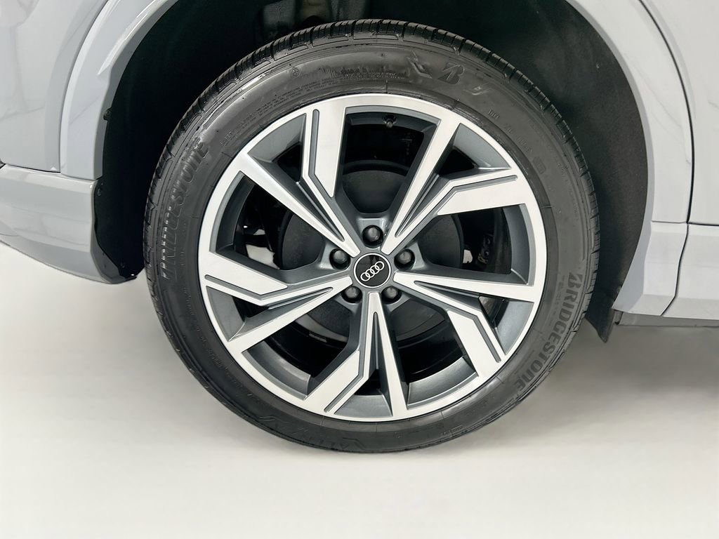 Used 2024 Audi Q4 e-tron Premium AWD/4WD image 31