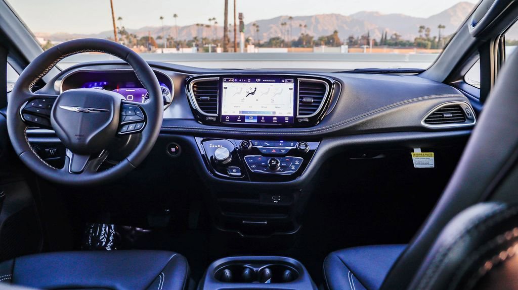 New 2026 Chrysler Pacifica Select w/ S Appearance Package image 13