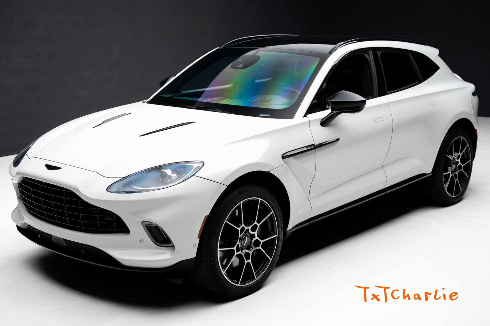 Used 2021 Aston Martin DBX AWD/4WD image 1