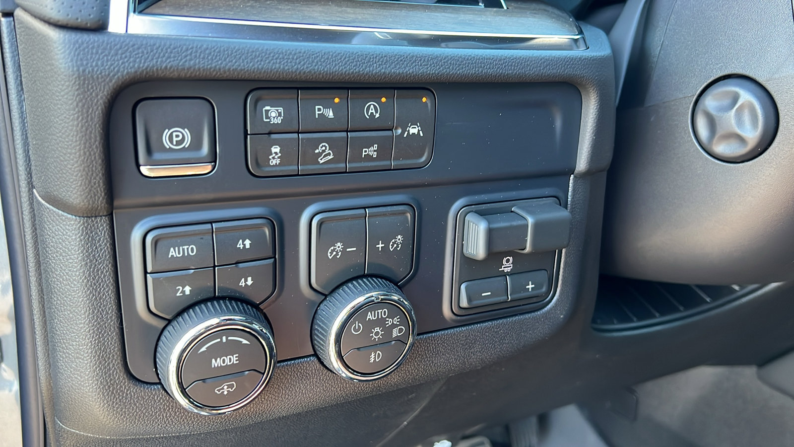 New 2026 Chevrolet Suburban High Country image 32