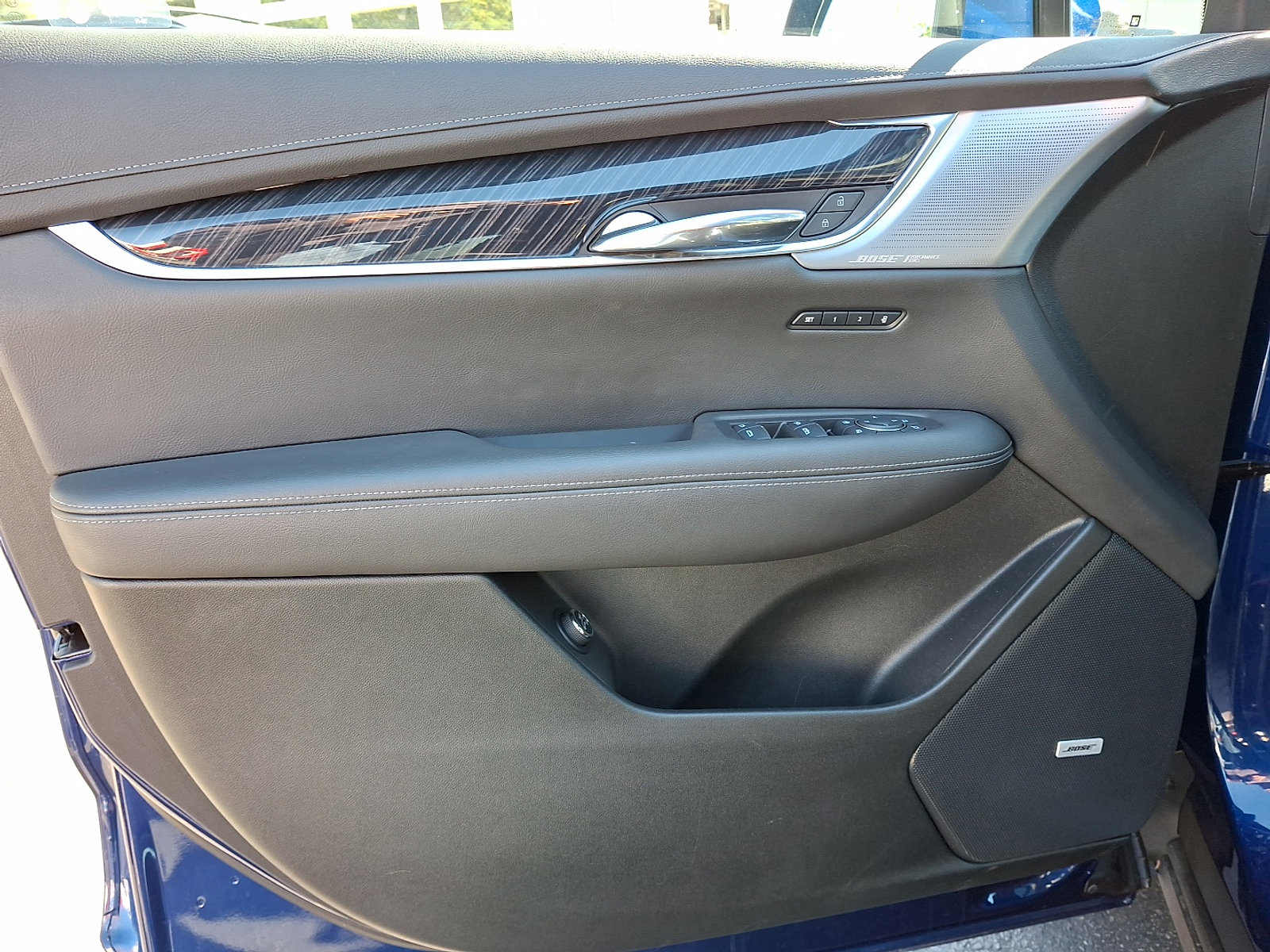 Used 2025 Cadillac XT6 Premium Luxury image 15