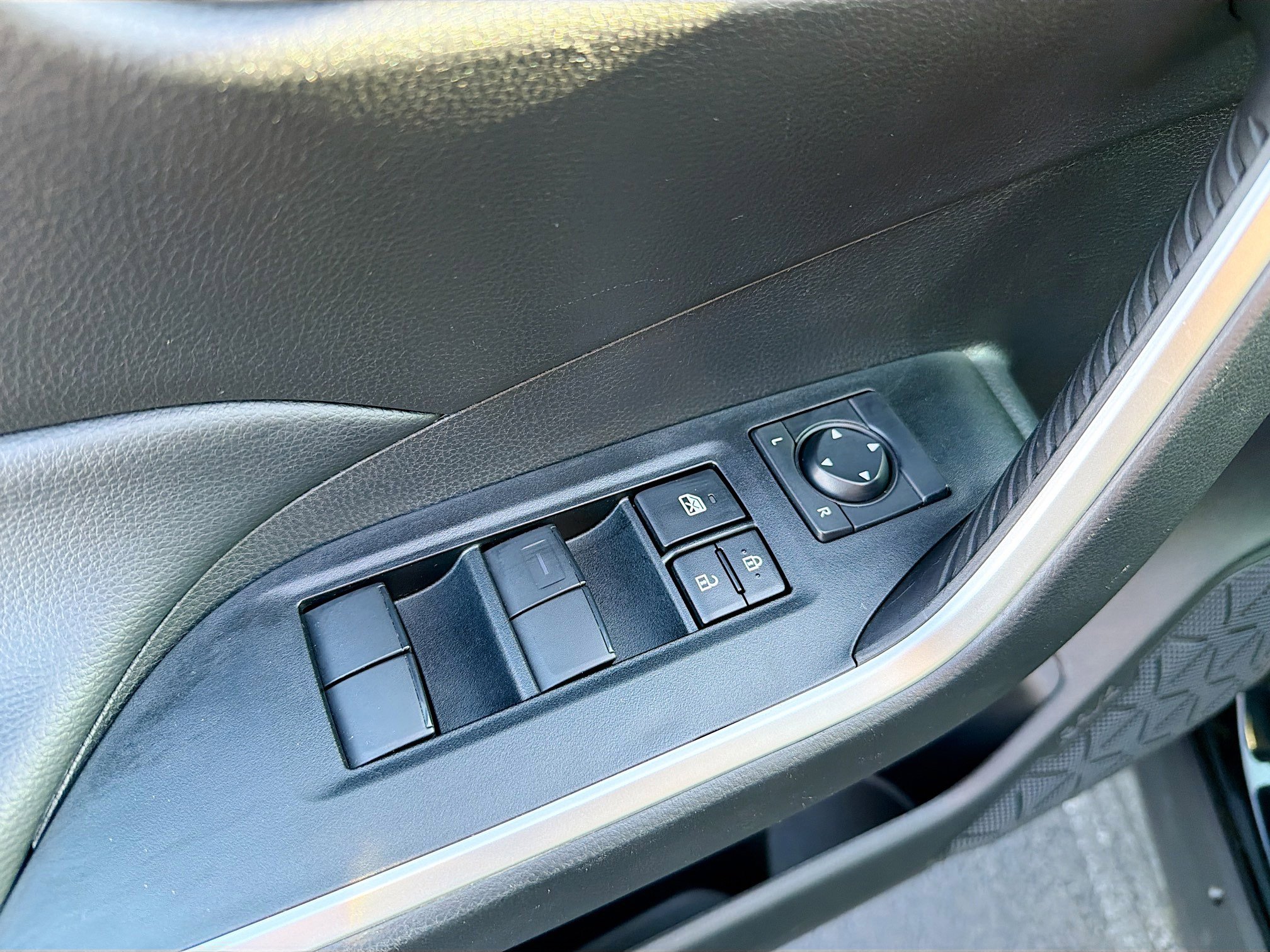 Used 2024 Toyota RAV4 LE image 7