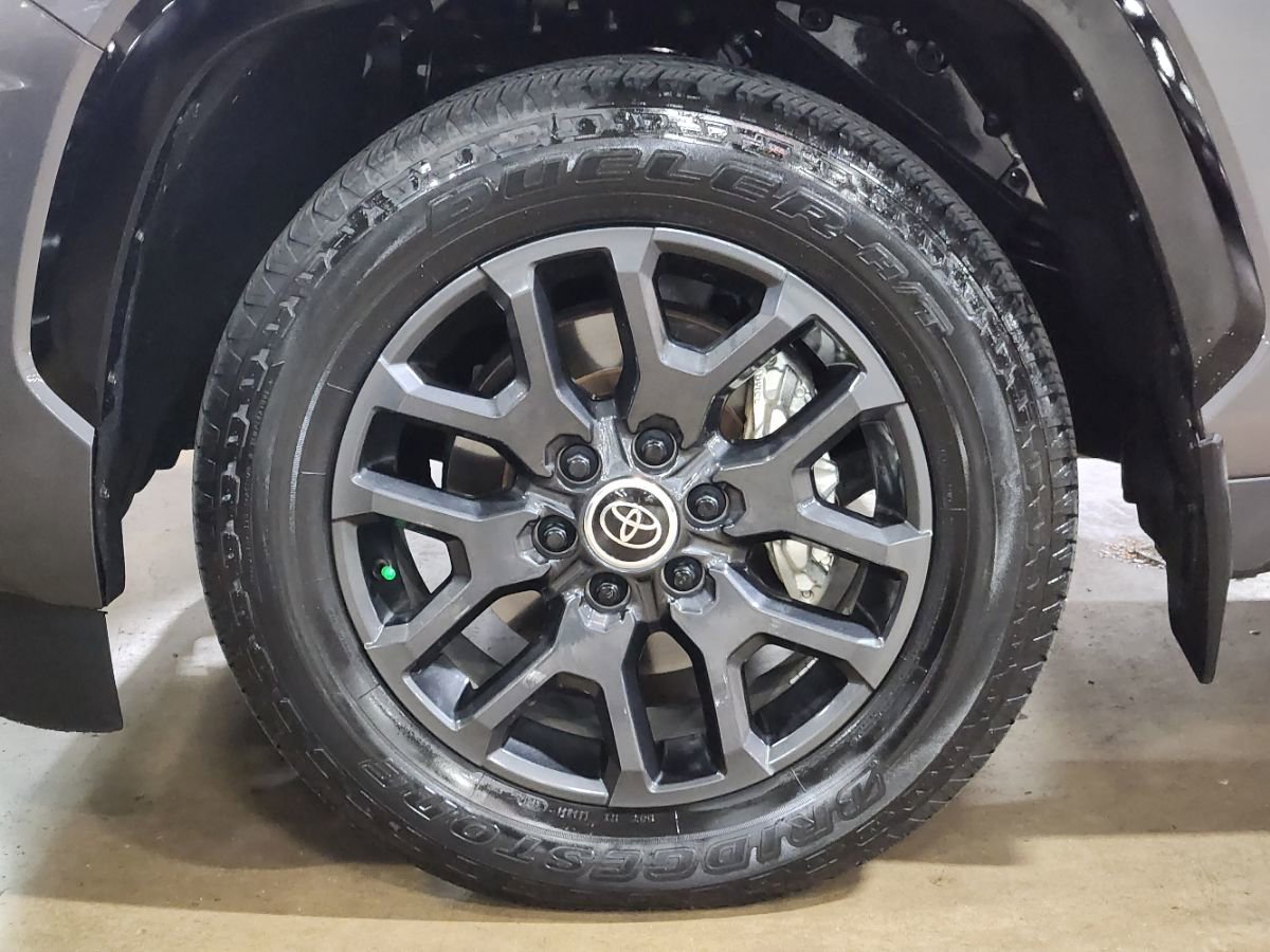 Used 2024 Toyota Sequoia Platinum AWD/4WD image 20