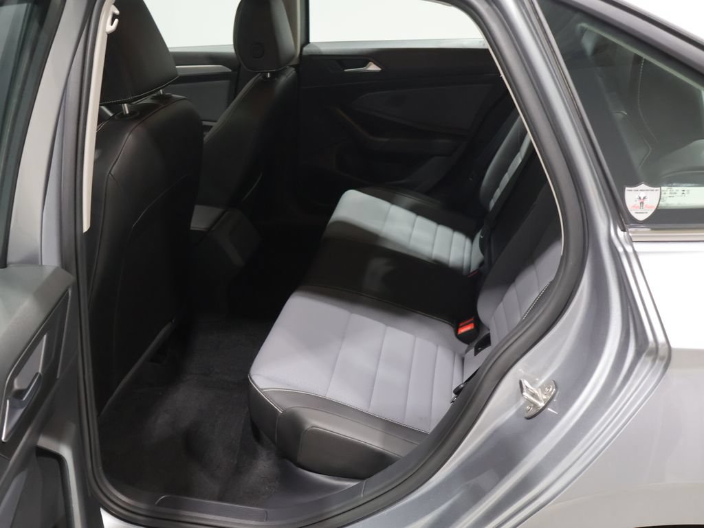 Used 2025 Volkswagen Jetta SE FWD image 19