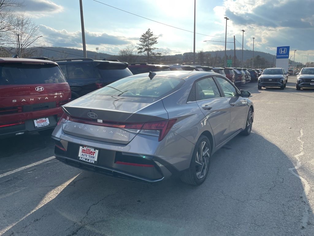 New 2025 Hyundai Elantra SEL image 4