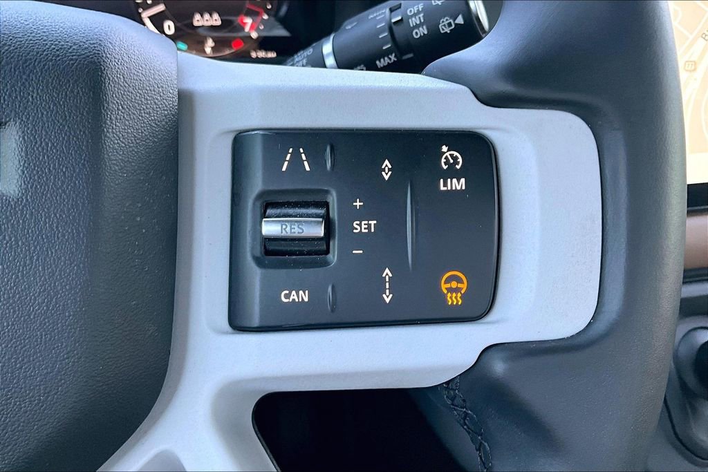 Used 2025 Land Rover Defender 110 X-Dynamic SE image 21