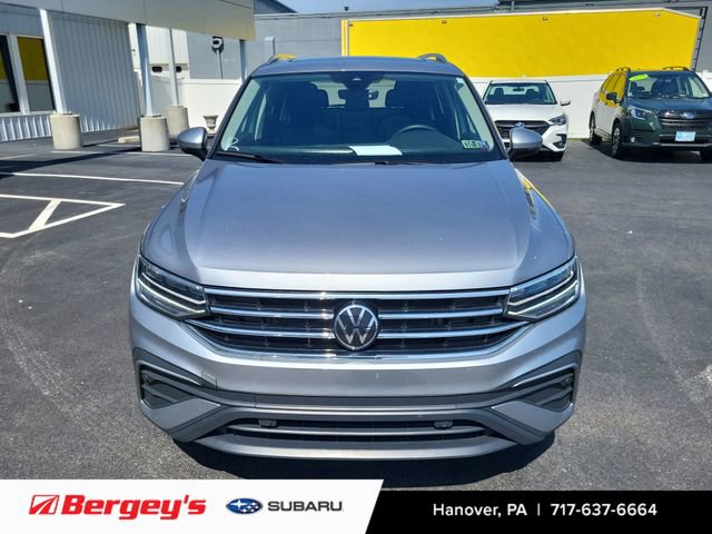 Used 2024 Volkswagen Tiguan SE w/ Panoramic Sunroof Package image 7