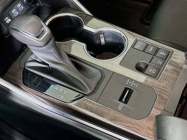 Used 2023 Toyota Highlander Platinum image 19
