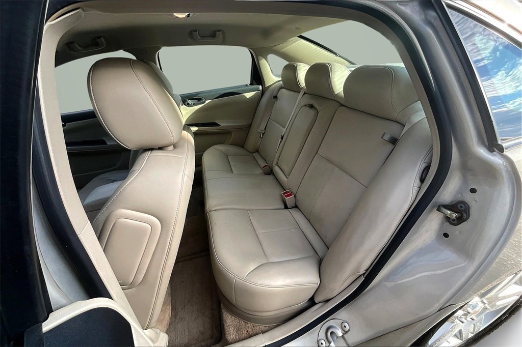 Used 2010 Chevrolet Impala LT w/ Luxury Edition Package image 20
