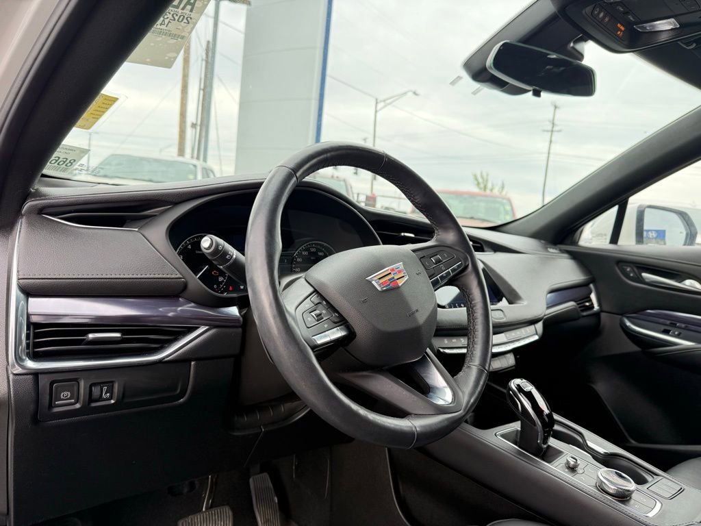 Used 2023 Cadillac XT4 Luxury w/ Cold Weather Package image 11