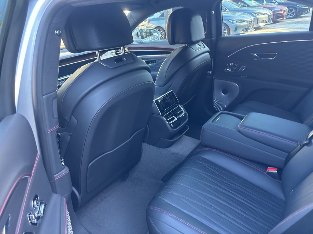 Used 2023 Bentley Flying Spur Azure image 10