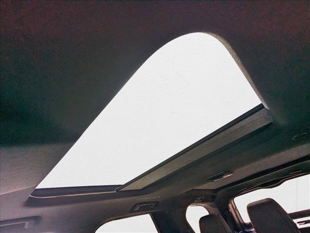 New 2025 Land Rover Discovery Dynamic SE image 15