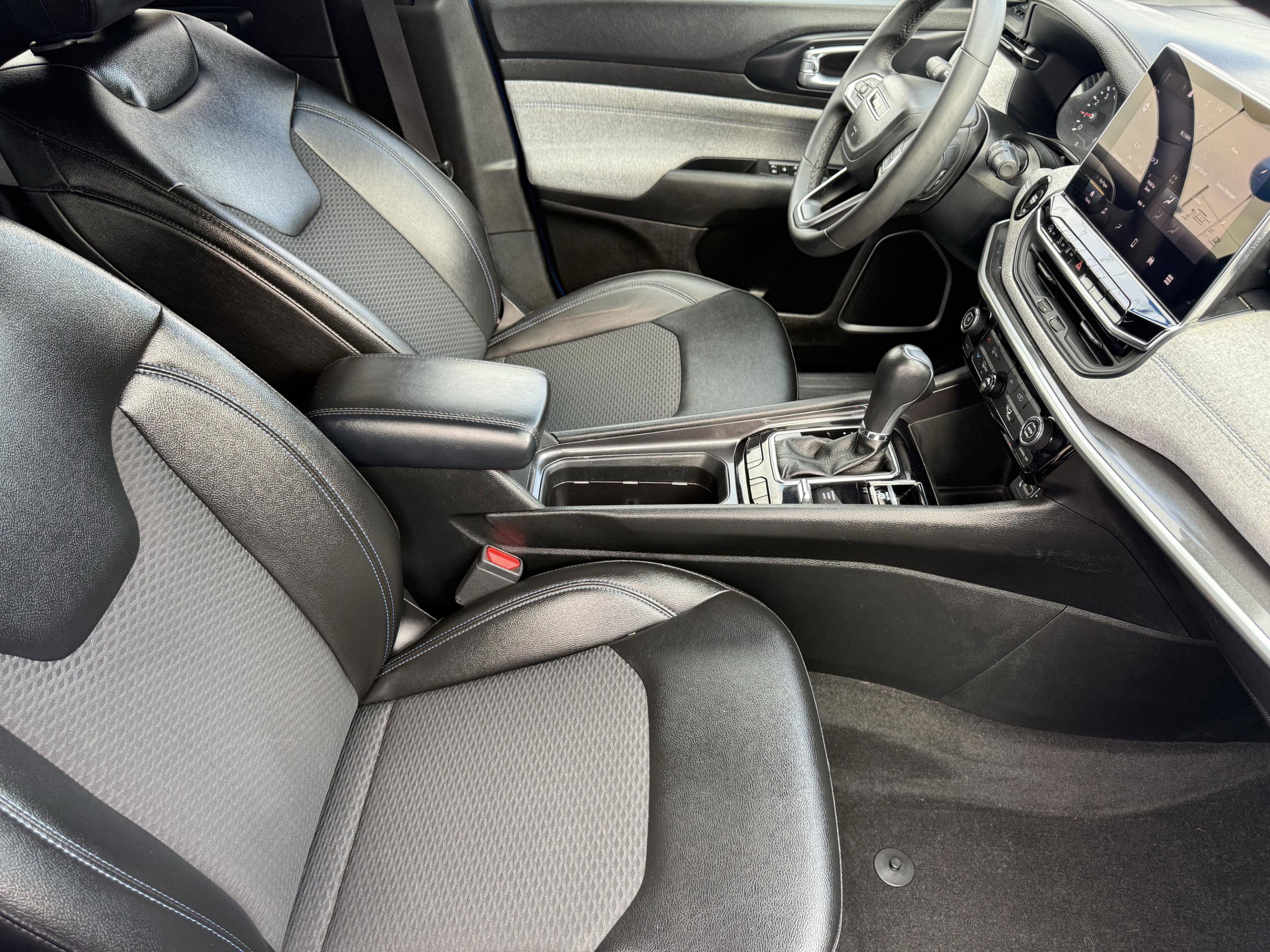 Used 2024 Jeep Compass Latitude image 37