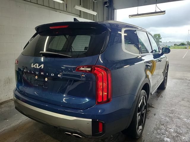 Used 2025 Kia Telluride S FWD image 3