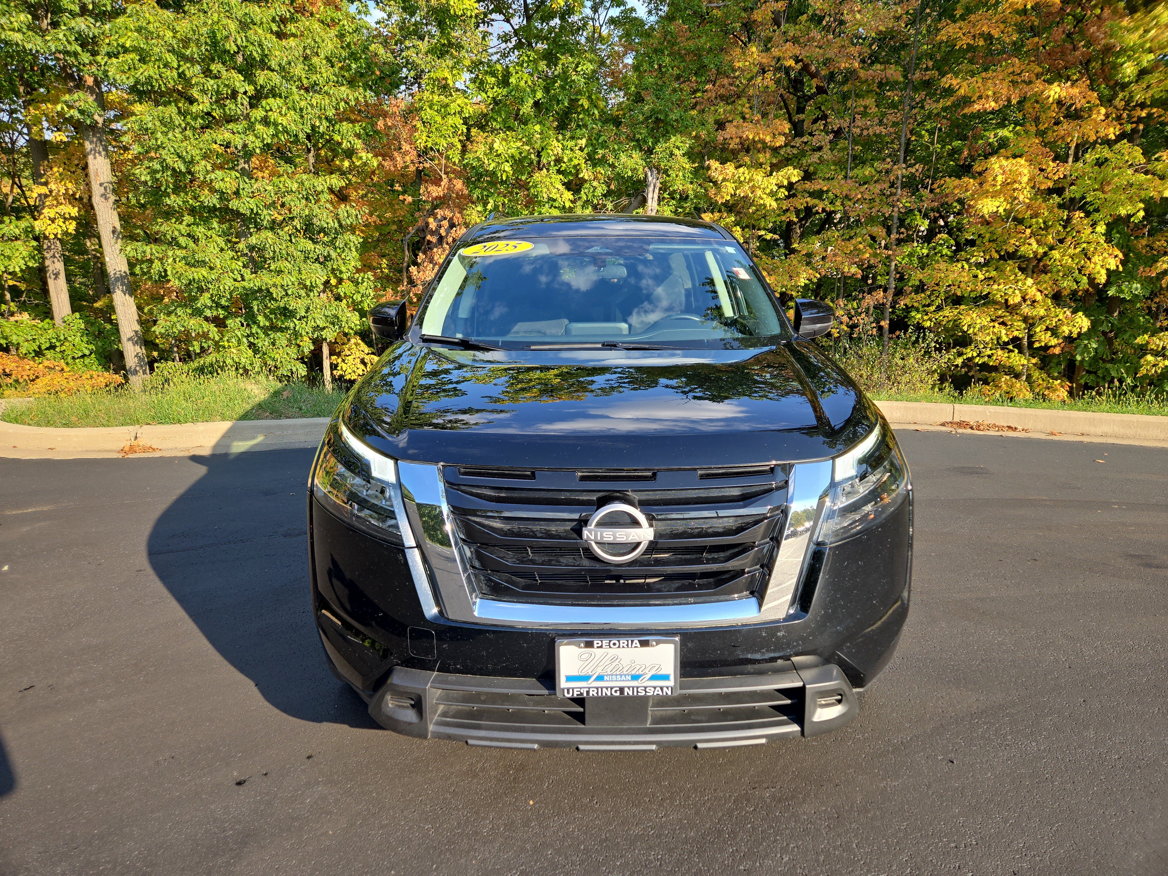 Used 2025 Nissan Pathfinder SV image 7