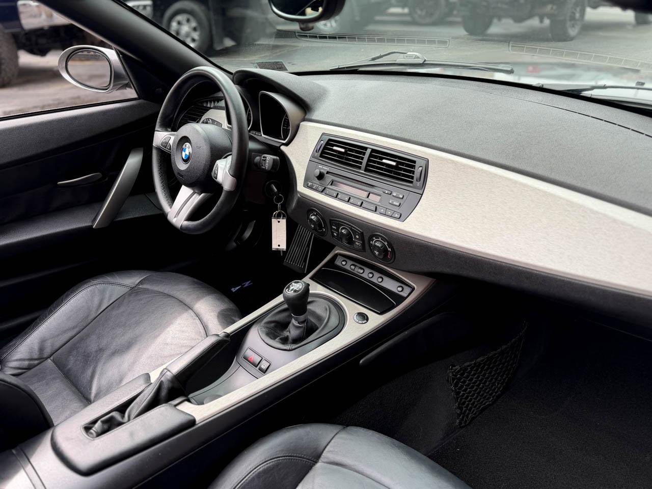 Used 2005 BMW Z4 2.5i image 23