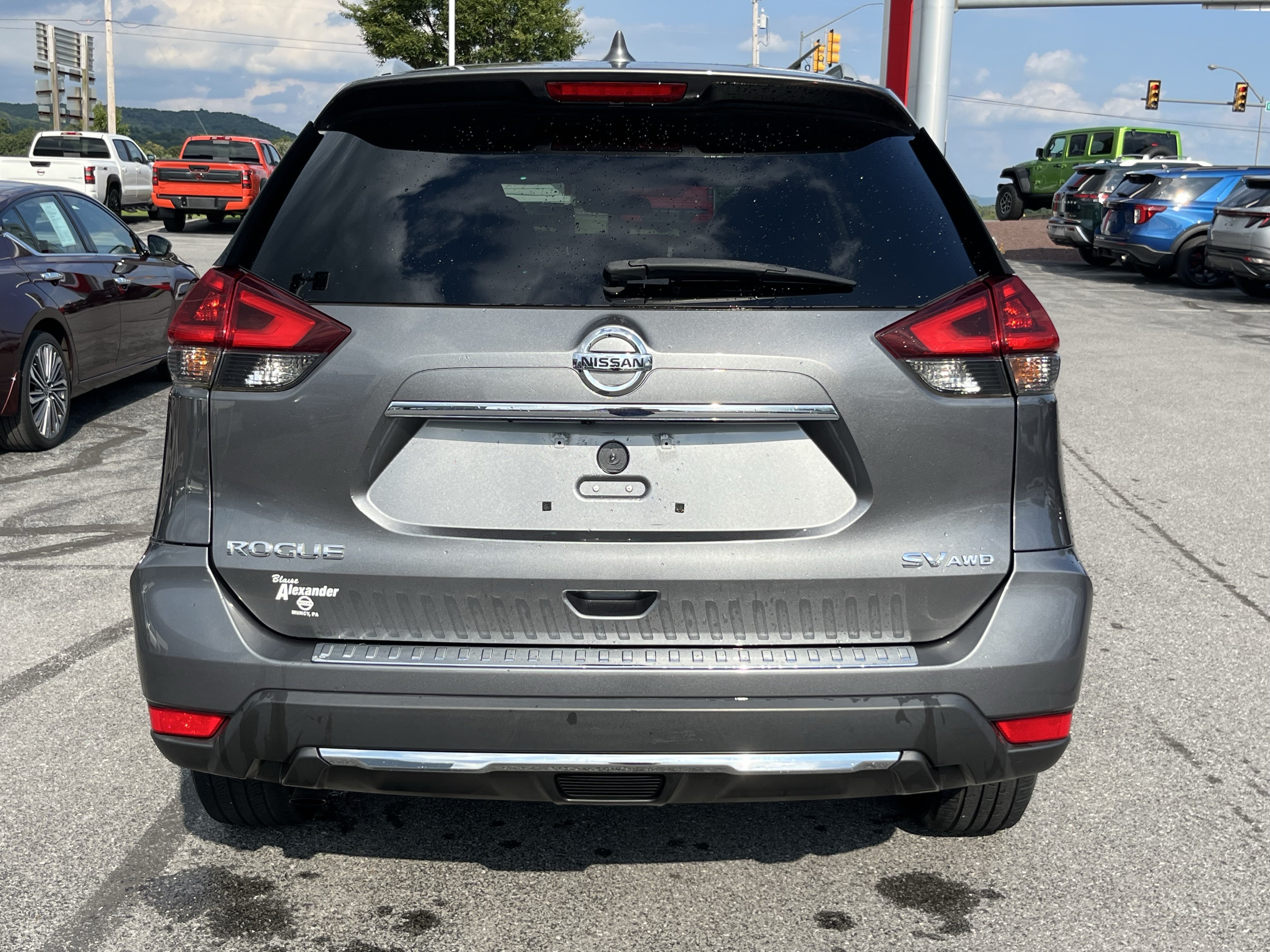 Used 2018 Nissan Rogue SV w/ Premium Package AWD/4WD image 6