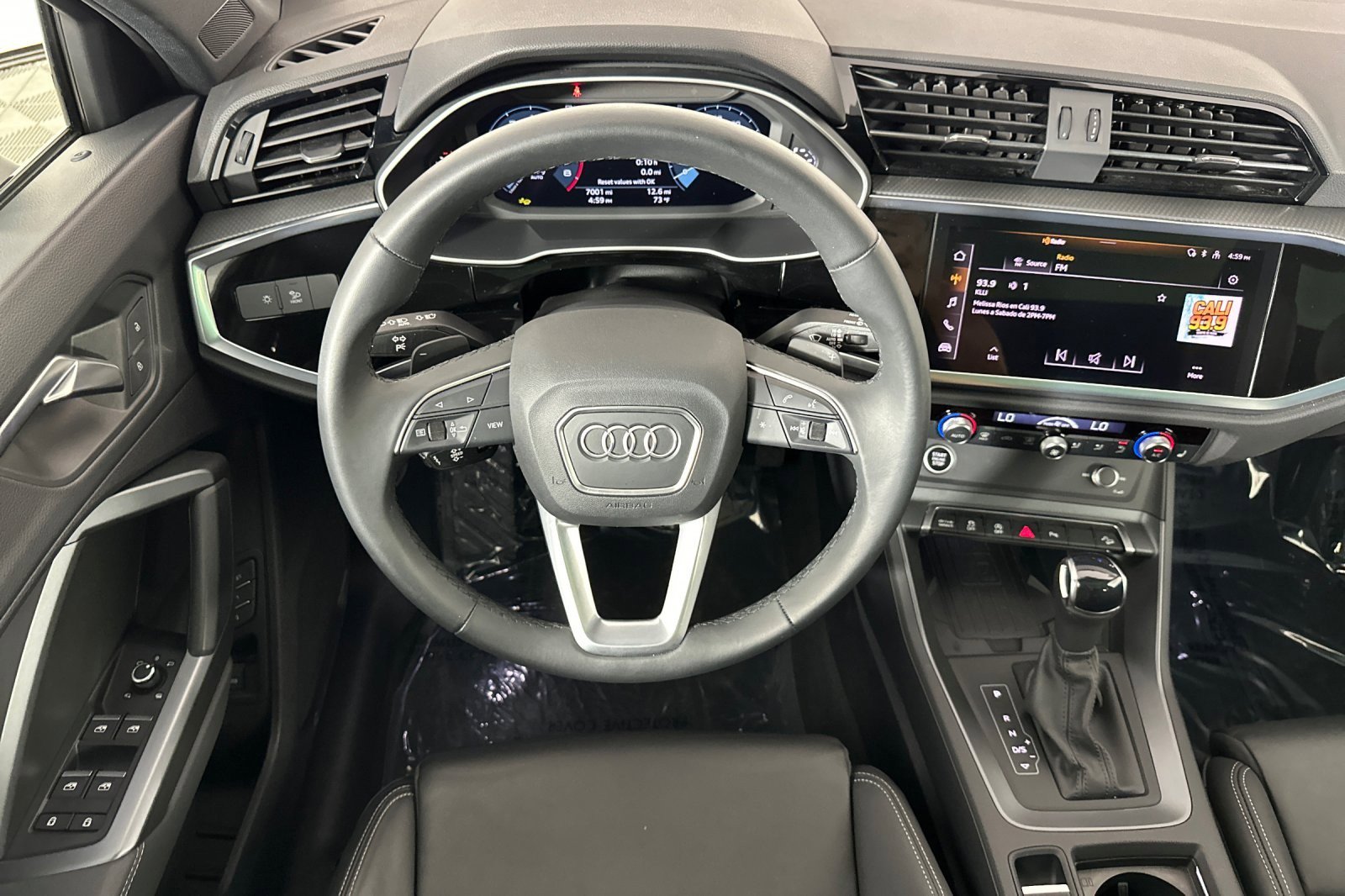 Used 2025 Audi Q3 2.0T Premium w/ Convenience Package image 13