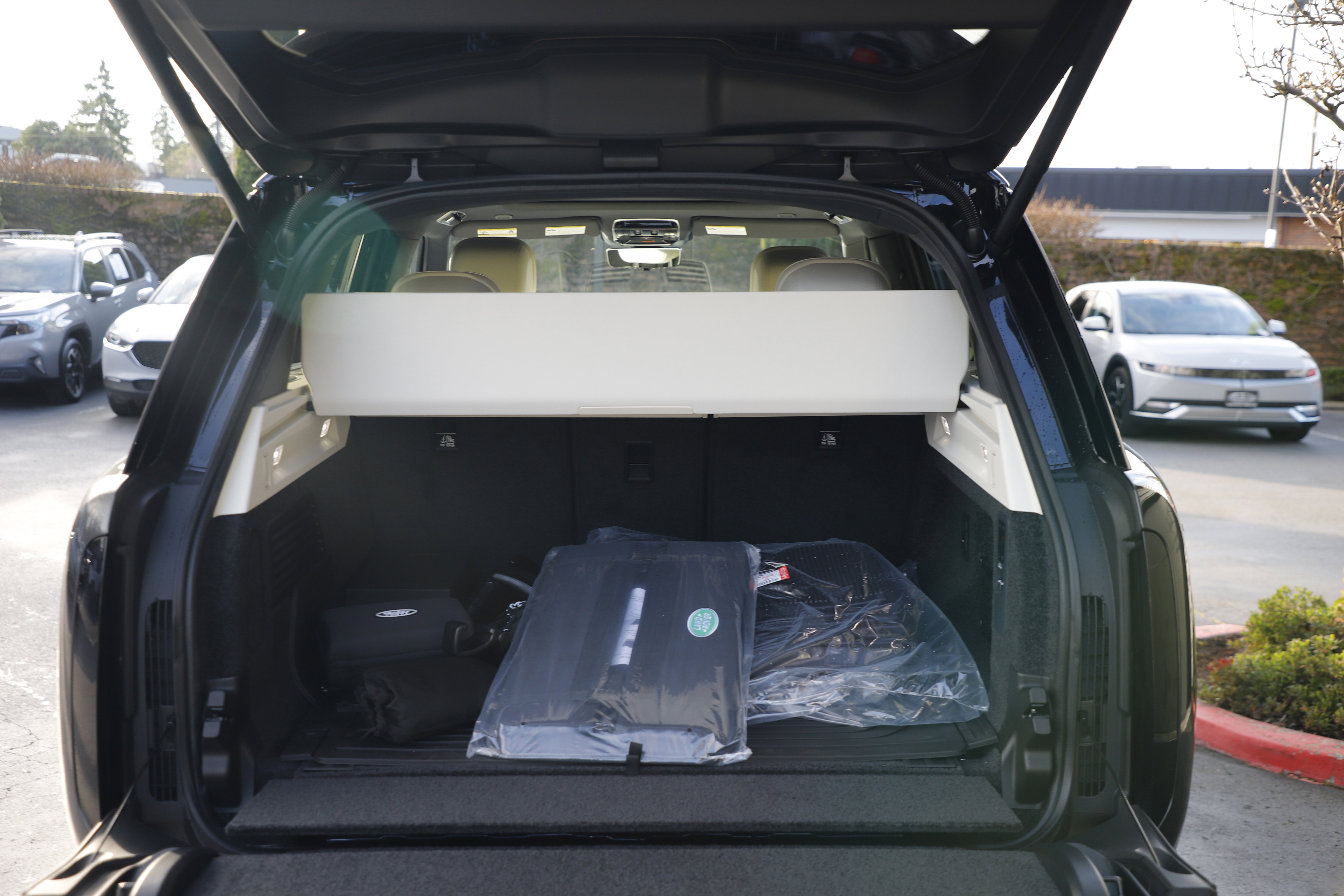 New 2026 Land Rover Range Rover SE image 12